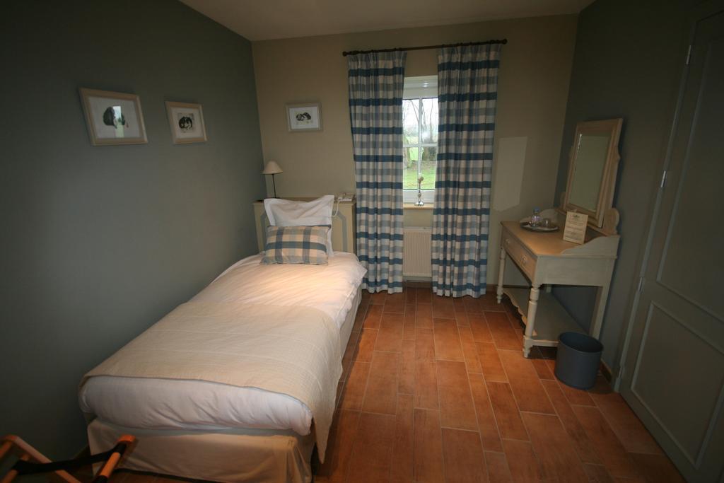 Hostellerie Au Coeur Du Spinois Rebecq-Rognon Phòng bức ảnh